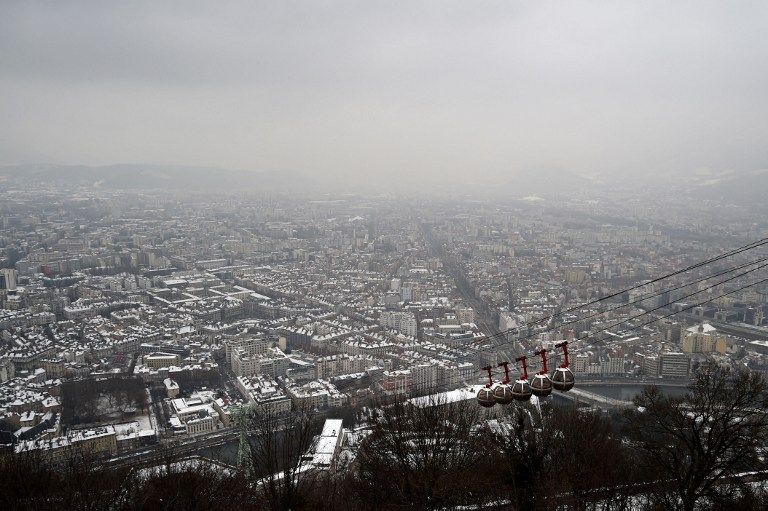 Cette photographie a été prise le 24 janvier 2017, lors d'un épais brouillard de pollution installé sur la ville de Grenoble.