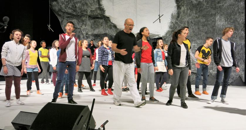 Opéra-de-Paris-Bastille, jeudi 26 janvier 2017, répétition menée par Didier Grojman sur la scène... “Rose & Rose” comédie musicale par 40 adolescents-chanteurs du CRÉA d'Aulnay-sous-Bois