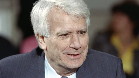 Jorge Semprun le 20 novembre 1987 durant l'émission Apostrophe ©AFP - GEORGES BENDRIHEM / AFP