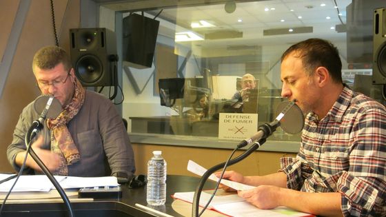 France Culture, studio 152... André Roche et Miguel-Ange Sarmiento lisent un texte de “PASOLINI MUSICA” (de g. à d.) ©Radio France - Annick Haumier-France Culture