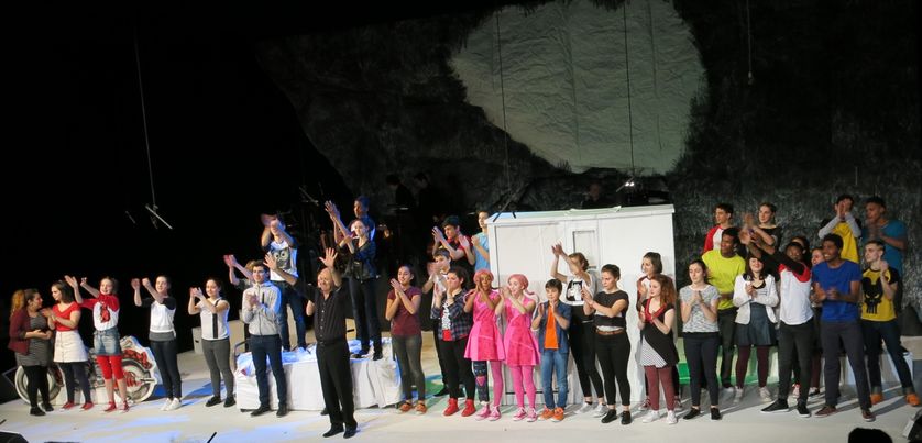 Opéra-de-Paris-Bastille, jeudi 26 janvier 2017, sur la scène... “Rose & Rose” comédie musicale par 40 adolescents-chanteurs du CRÉA d'Aulnay-sous-Bois, Finale !