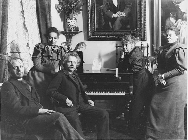 Edvard Grieg avec sa femme Nina et des amis - Bergen Public Library-