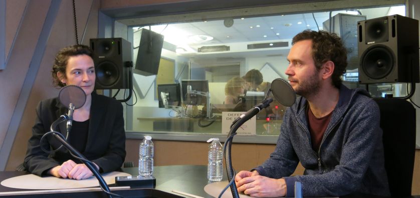 France Culture, studio 152... Métilde Weyergans & Samuel Hercule auteurs de “Blanche Neige ou la chute du mur de Berlin” (de g. à d.)