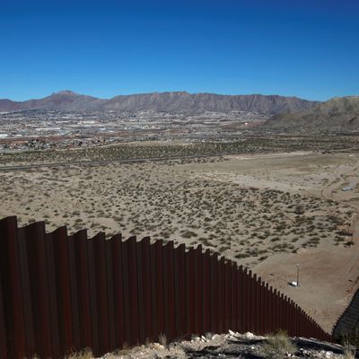 Une section du mur située à la frontière Etats-Unis/Mexique dans la zone de Sunland Park