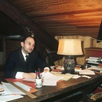 Portrait de Michel Tournier, écrivain français, pris en février 1972.