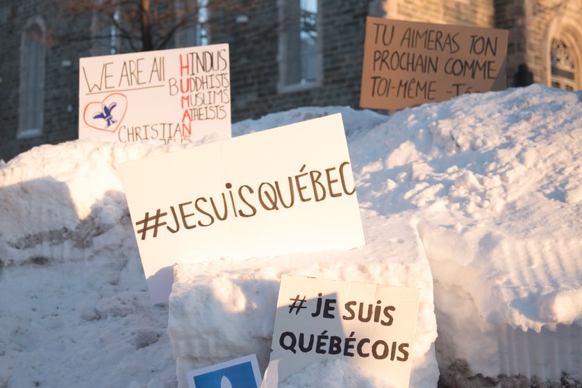 Des messages placés près du Centre culturel islamique à Québec, après l'attentat de dimanche