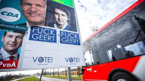 Affiches de la campagne des élections législatives aux Pays-Bas (Geldrop, Pays-Bas) ©AFP - ROB ENGELAAR / ANP MAG / ANP