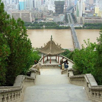 Le fleuve Jaune à Lanzhou, vu depuis la colline de la grande pagode blanche.