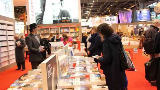 Dans les allées du 36e salon "Livre-Paris" en 2016 ©AFP - Onur Usta / ANADOLU AGENCY