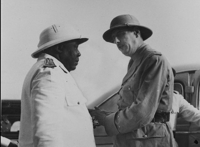Une rencontre entre deux résistants, Felix Eboué et le Général De Gaulle.