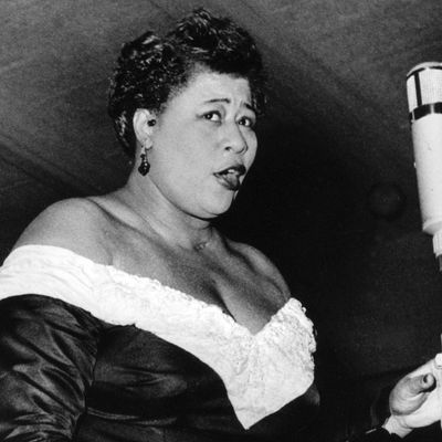 Portrait non daté de la chanteuse de jazz américaine Ella Fitzgerald (1917-1996).