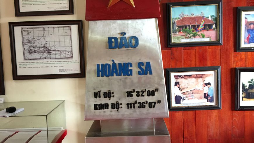 Borne de souveraineté du Vietnam sur les îles Paracels exposée au petit musée de l'île de Ly Son