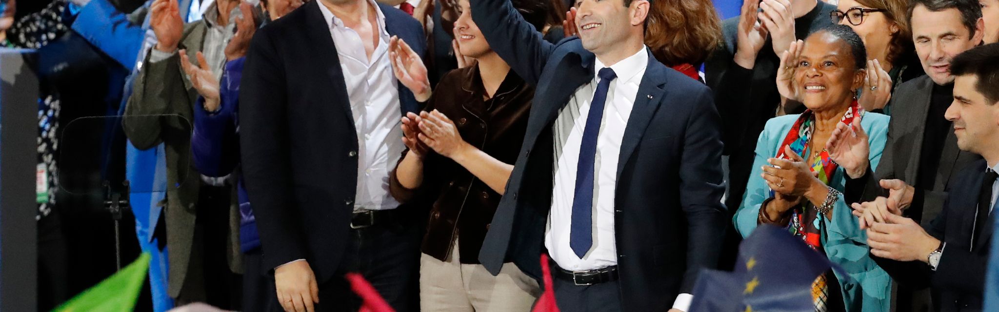 Benoît Hamon entouré de ses soutiens au meeting de Bercy le 19 mars 2017