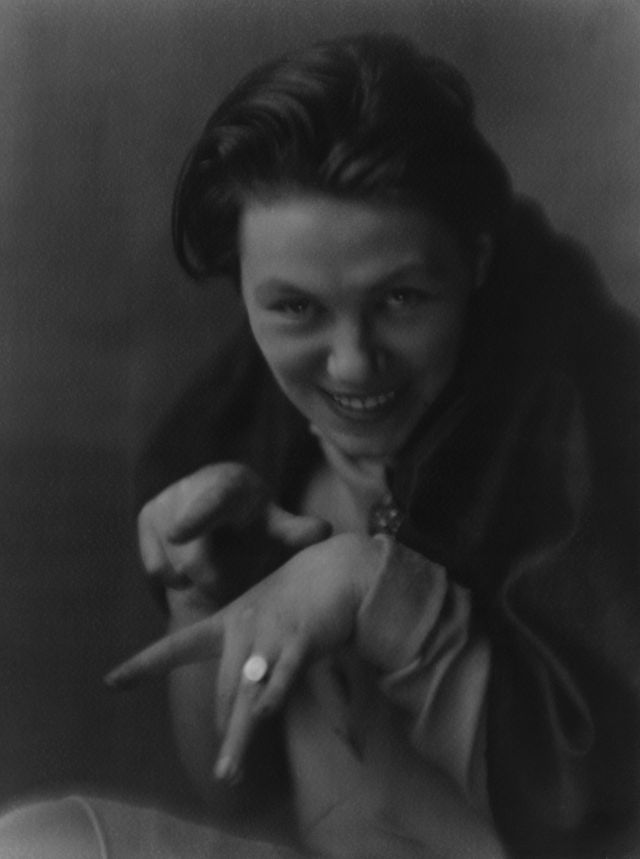 Portrait de Germaine Krull, 1929, 22,8 x 17 cm, collection Ann et Jürgen Wilde, Zürich