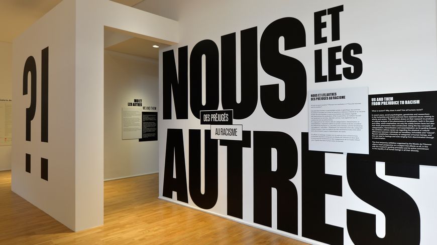 L'entrée de l'exposition "Nous et les autres, des préjugés au racisme"