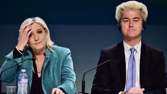 Marine Le Pen, présidente du Front National (g) et Geert Wilders, leader du PVV (d) ©AFP - GIUSEPPE CACACE