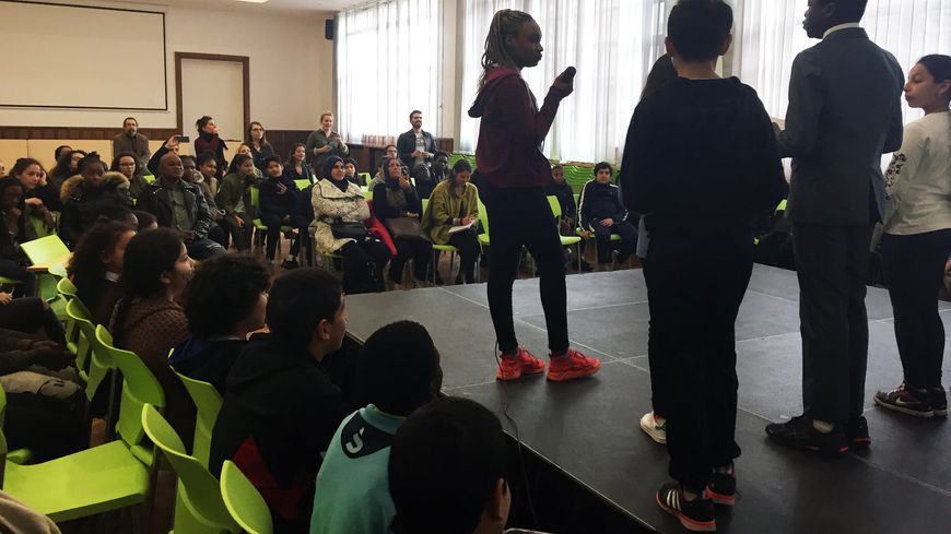 Le débat autour des questions d'éducation au collège Diderot, à Aubervilliers