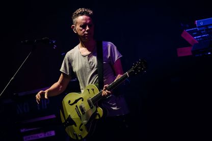 Martin Gore sur scène à Berlin le 17 mars 2017 à l'occasion de la sortie du 14e album de Depeche Mode, "Spirit" Martin Gore sur scène à Berlin le 17 mars 2017 à l'occasion de la sortie du 14e album de Depeche Mode, "Spirit"