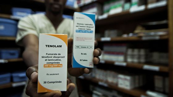 Contrairement à l'Immunorex : voici deux des antirétroviraux recommandés par les ONG, ici en RDC lors d'une campagne de distribution de MSF en 2015 ©AFP - Marc Jourdier