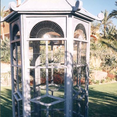 Una cage