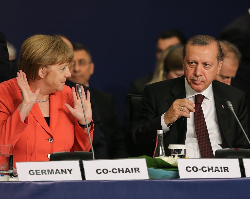 La chancelière allemande Angela Merkel (g) et le président turc Recep Tayyip Erdoğan (d)