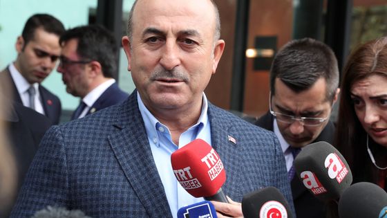 Mevlut Cavusoglu, Ministre turc des Affaires étrangères s'exprime aux media le 12 mars 2017 après avoir atterri à l'aérodrome de Metz (France) pour intervenir devant les électeurs turcs de France ©AFP - CEM OZDEL / ANADOLU AGENCY