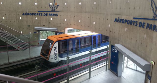 Gare RER de Roissy arrivant directement dans l'aéroport