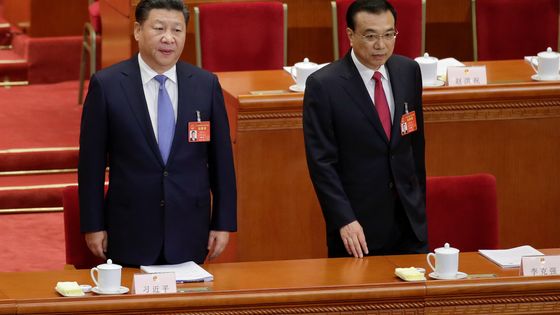 Le président chinois Xi Jinping et le premier ministre Li Keqiang lors de l'ouverture de la session annuelle de l’Assemblée nationale populaire, le 5 mars 2017. ©Reuters - Jason Lee