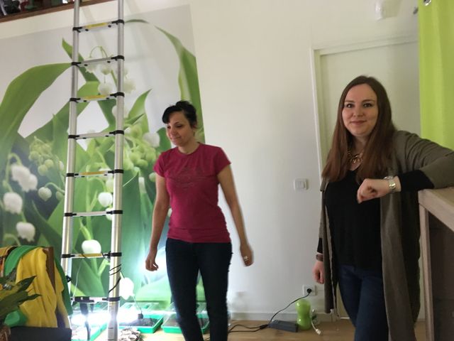 Sandrine et Julie, études médiation culturelle pour l'une, école de commerce pour l'autre. Elles ne voteront pas le 23 avril. "On ne veut plus être complice d'un système qui ne nous convient pas"