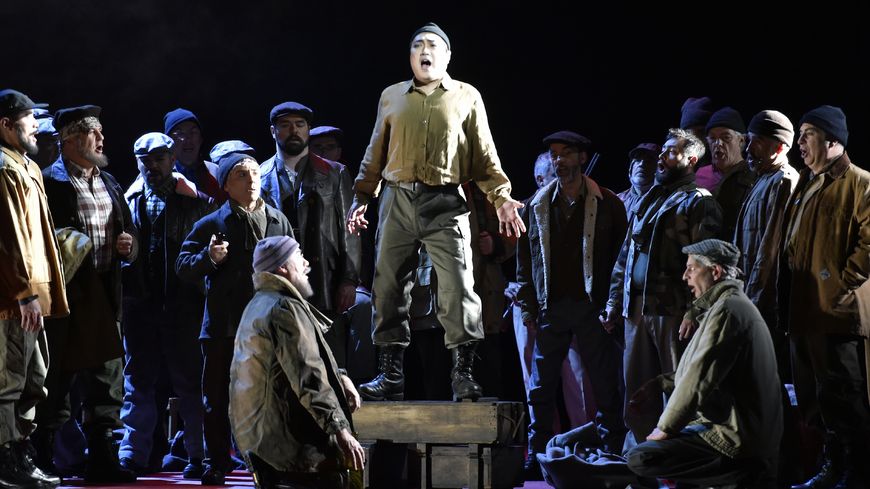 Le ténor sud-coréen Alfred Kim dans le rôle d'Ernani sur la scène du Capitole de Toulouse