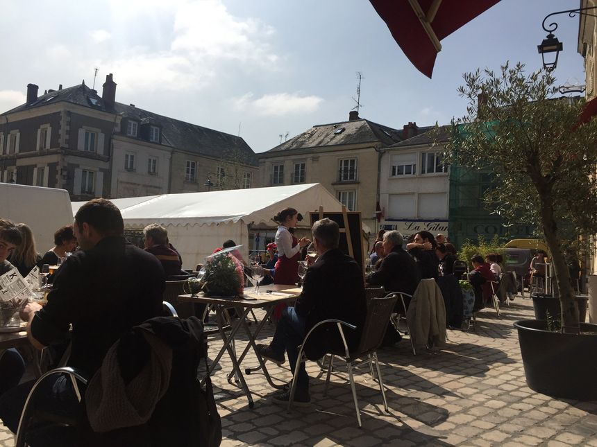 Samedi dernier, beaucoup de monde était en terrasse pour l'un des premiers jours ensoleillés du printemps