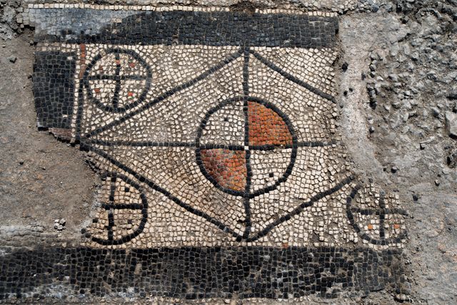 Mosaïque découverte à Uzès