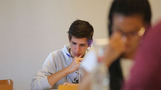 Des lycéens passent l'épreuve de philosophie du bac à la Possession à la Réunion (15 juin 2016) ©AFP - RICHARD BOUHET