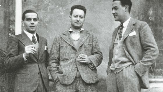 Jean Giono, entre le compositeur Maurice Jaubert et le metteur en scène Alberto Cavalcanti : © Collection Viollet. - © Collection Viollet.