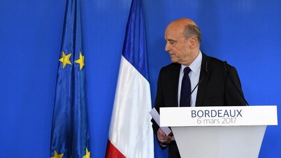 Alain Juppé ce matin à Bordeaux après avoir annoncé qu'il ne serait pas candidat à la place de François Fillon ©AFP - MEHDI FEDOUACH / AFP