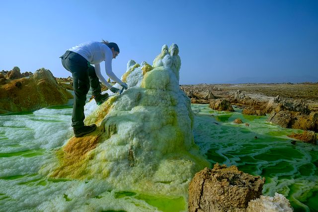 Le site de Dallol pourrait servir de modèle scientifique pour comprendre le fonctionnement de la Terre primitive, au moment où les premiers microorganismes sont apparus