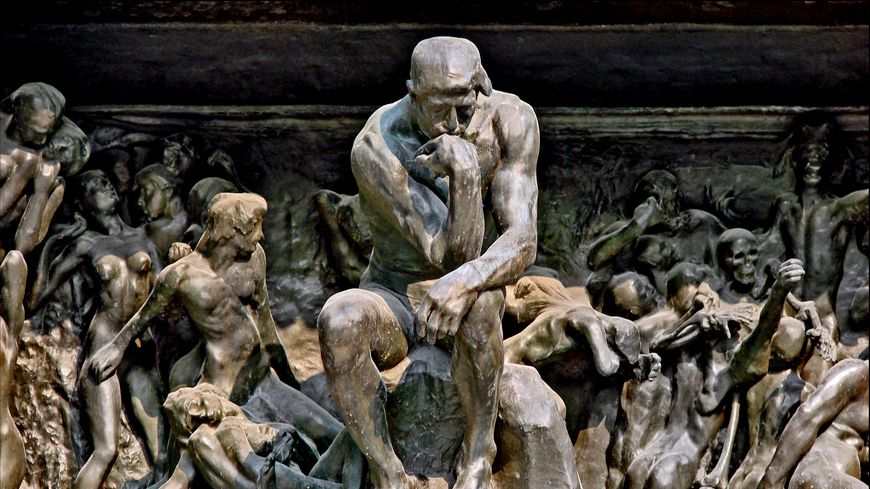 "Le Penseur" sur "La Porte de l'enfer", au musée Rodin.