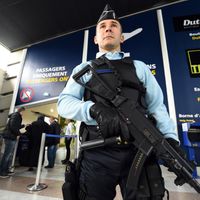 Gendarme à l'aéroport de Montpellier en novembre 2015