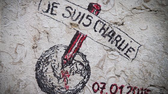 Dessin sur le piédestal de la statue de Marianne, place de la République à Paris ©AFP - Joel Saget