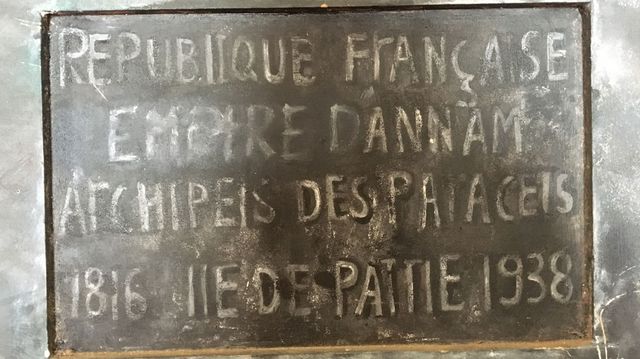 La plaque française au musée de l'île de Ly Son