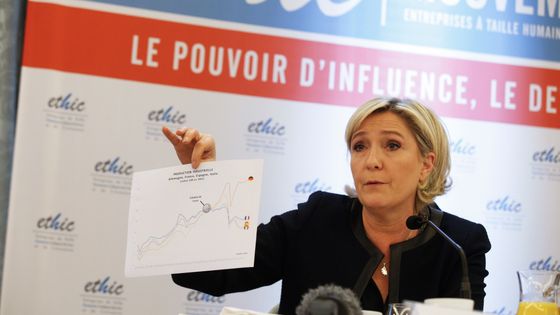 Marine Le Pen lors d'un petit-dejeuner organisé avant-hier par Ethic, un cercle d'entreprises partenaire du medef. ©AFP - GEOFFROY VAN DER HASSELT