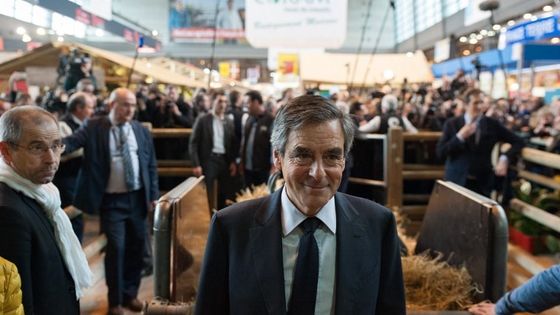 Après avoir annoncé le maintien de sa candidature, François Fillon a visité le Salon de l'agriculture ©AFP - CITIZENSIDE / Quentin Veuillet / Citizenside