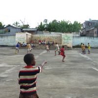 Mayotte, récréation dans un collège de Koungou. Au niveau national 10% des jeunes de 18 ans ont des difficultés de lecture, ce taux varie de 30% à 75% dans les départements d’outre-mer…
