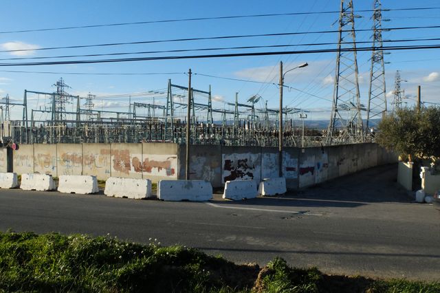 le poste EDF derrière lequel a été construit la cité de l'espérance en 1968