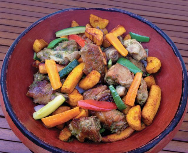 Poulet DG, photo extraite du livre : Le patrimoine culinaire africain