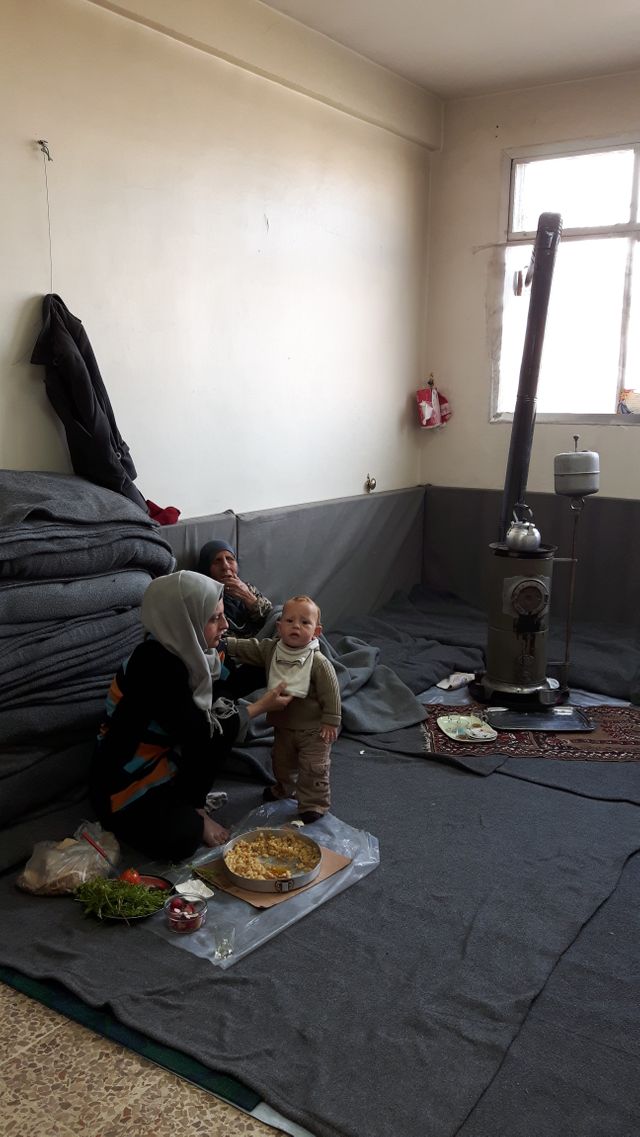 Chez les réfugiés de Palmyre à Homs. Les familles ont fui leur ville d'origine en décembre dernier
