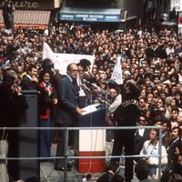 Valéry Giscard d'Estaing en meeting à Perpignan , le 29 avril 1974