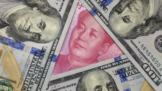 Billets de banque, dollars et yuan, 21 janvier 2016 ©Reuters - Jason Lee