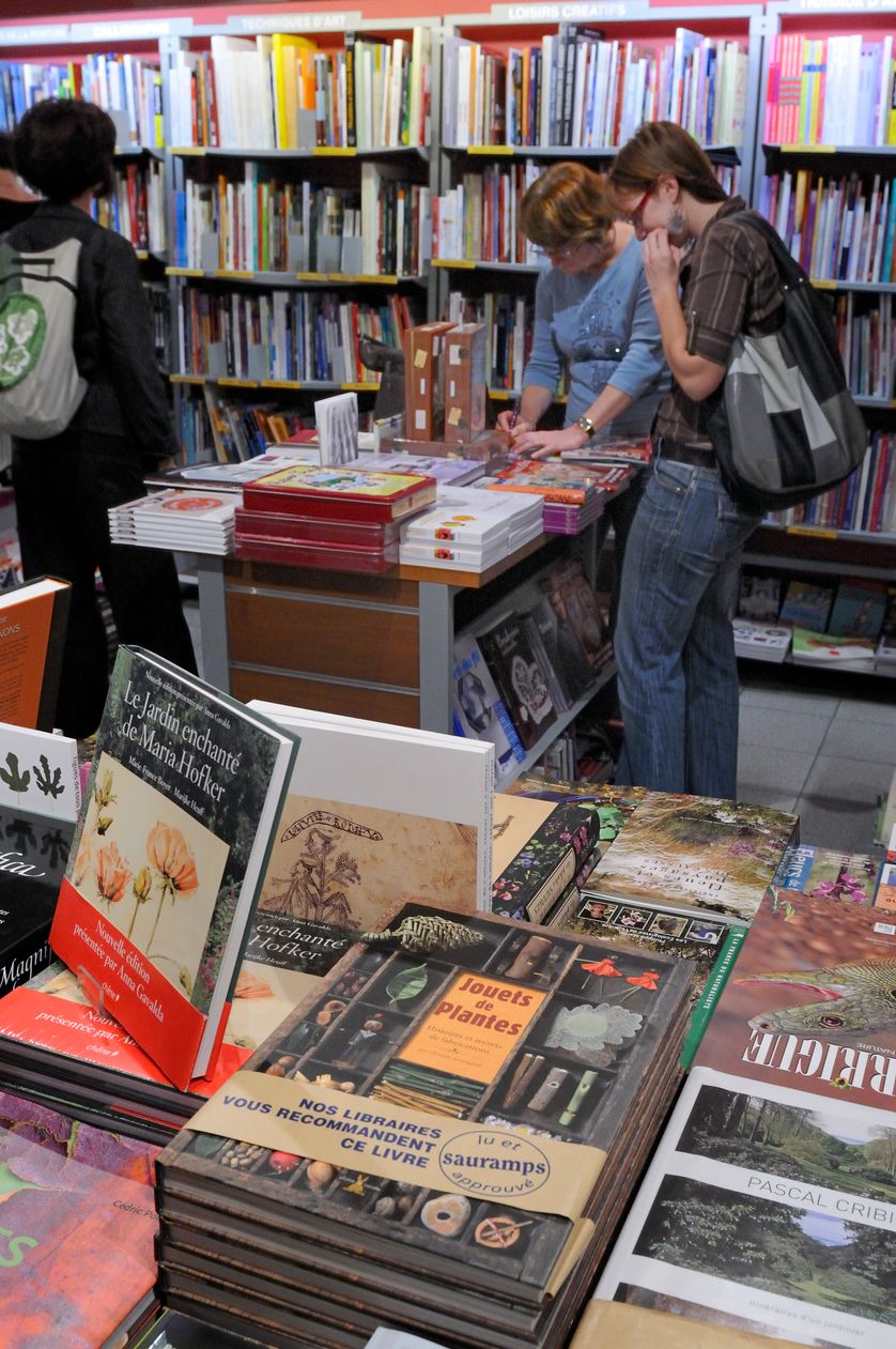 "Lu et approuvé" : les recommandations du libraire Sauramps à Montpellier en 2011 ; aujourd'hui la librairie est en redressement judiciaire : désaffection du centre-ville?