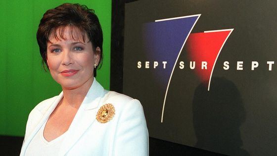 Anne Sinclair, présentatrice de 7/7, émission de TF1, le 06/07/1997. ©AFP - Pascal Guyot